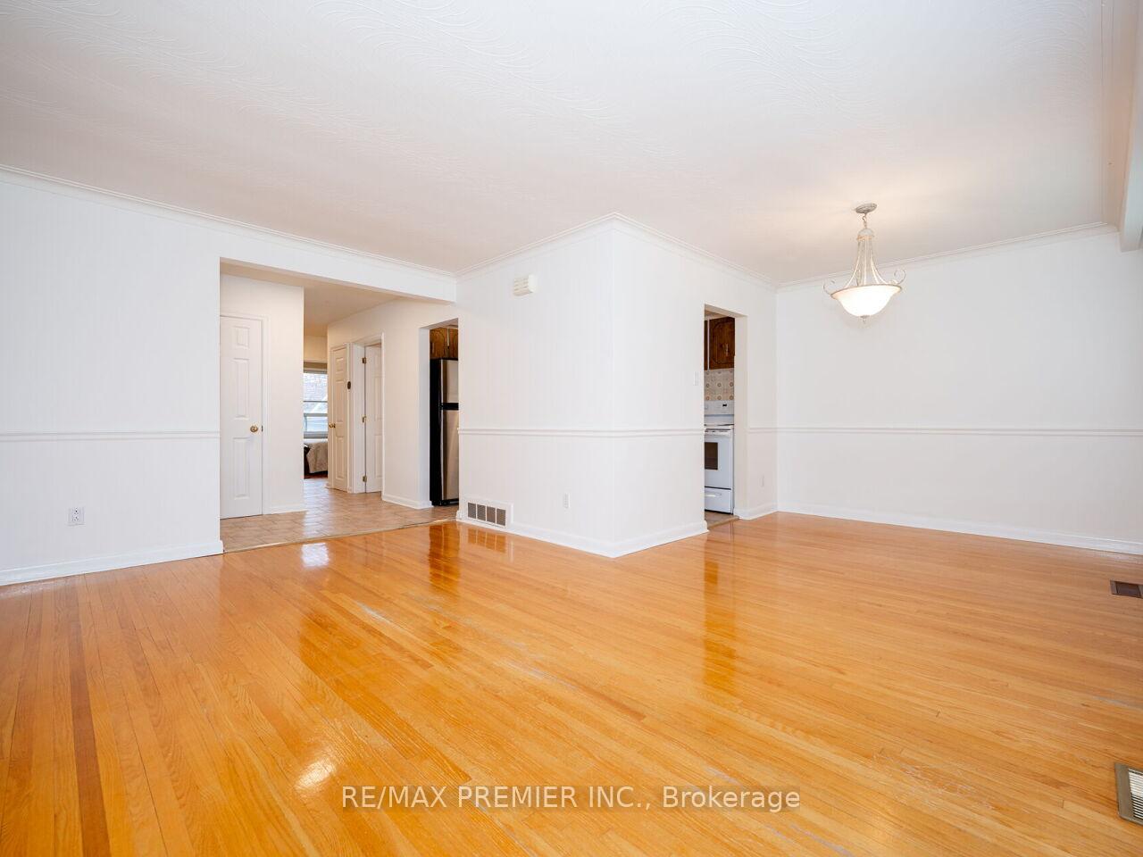 Photo 8 of 108 Thistle Down Boulevard, Etobicoke, Thistletown-Beaumonde Heights — HOMEH