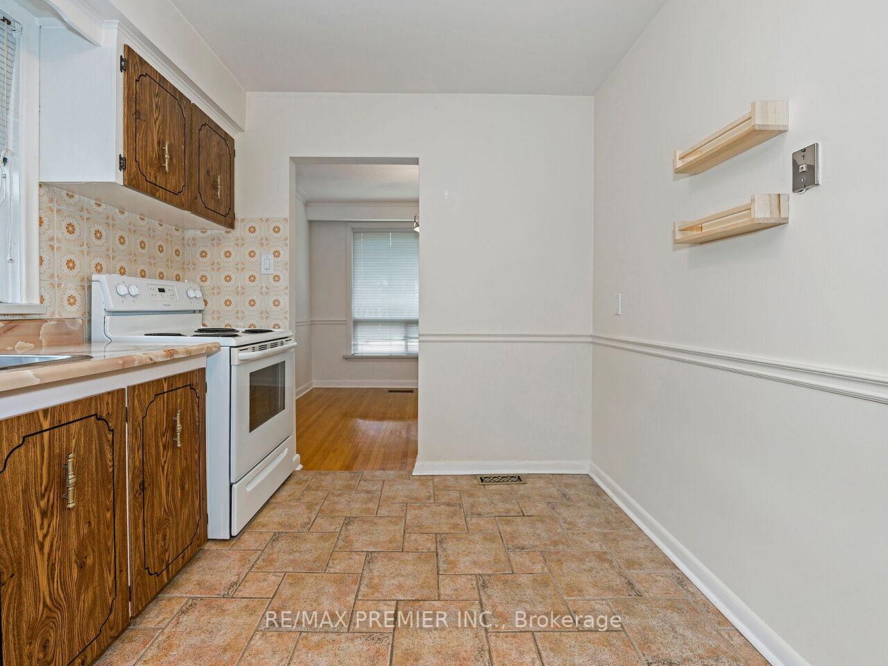 Photo 16 of 108 Thistle Down Boulevard, Etobicoke, Thistletown-Beaumonde Heights — HOMEH