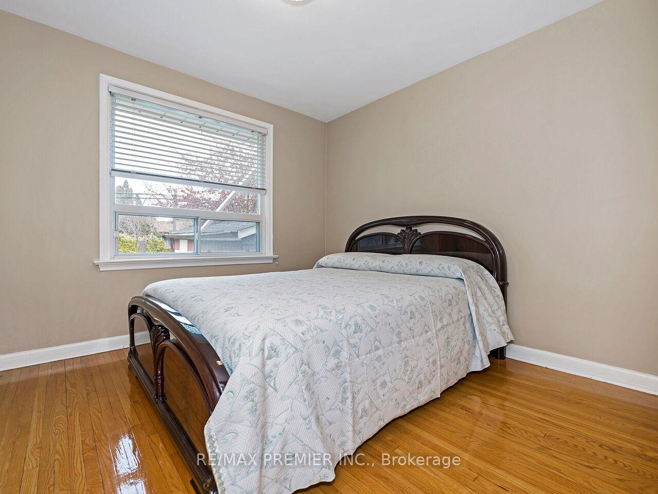 Photo 18 of 108 Thistle Down Boulevard, Etobicoke, Thistletown-Beaumonde Heights — HOMEH
