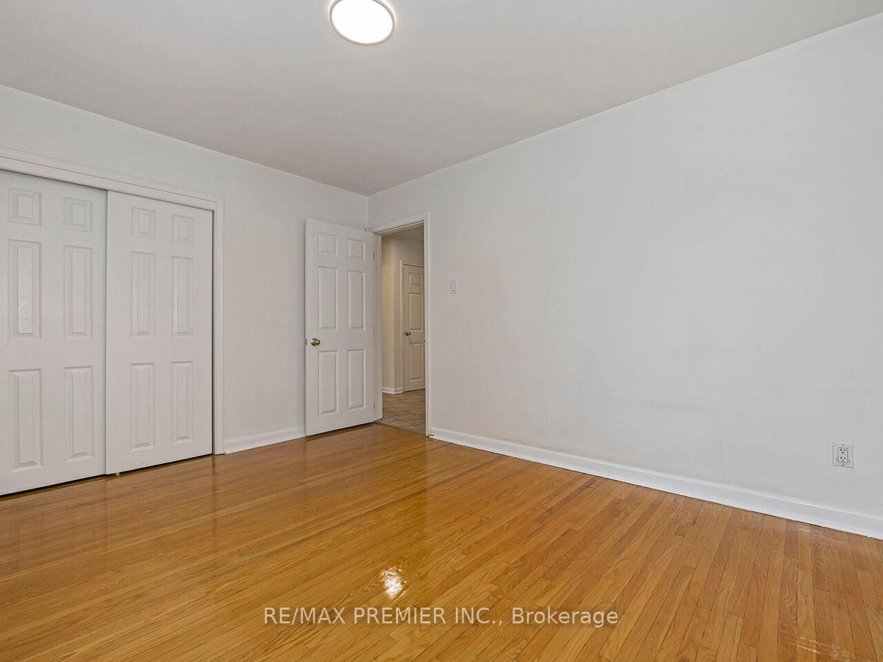 Photo 23 of 108 Thistle Down Boulevard, Etobicoke, Thistletown-Beaumonde Heights — HOMEH