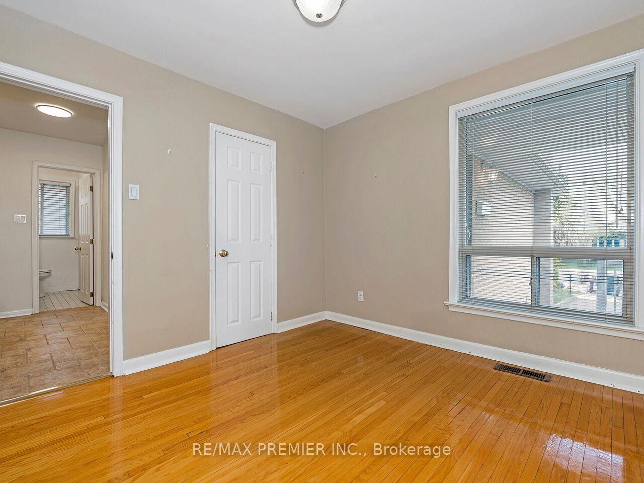 Photo 25 of 108 Thistle Down Boulevard, Etobicoke, Thistletown-Beaumonde Heights — HOMEH