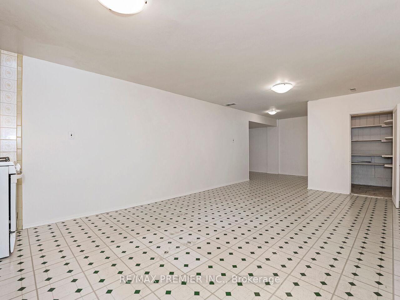 Photo 31 of 108 Thistle Down Boulevard, Etobicoke, Thistletown-Beaumonde Heights — HOMEH