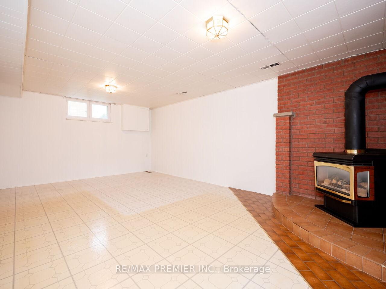 Photo 34 of 108 Thistle Down Boulevard, Etobicoke, Thistletown-Beaumonde Heights — HOMEH