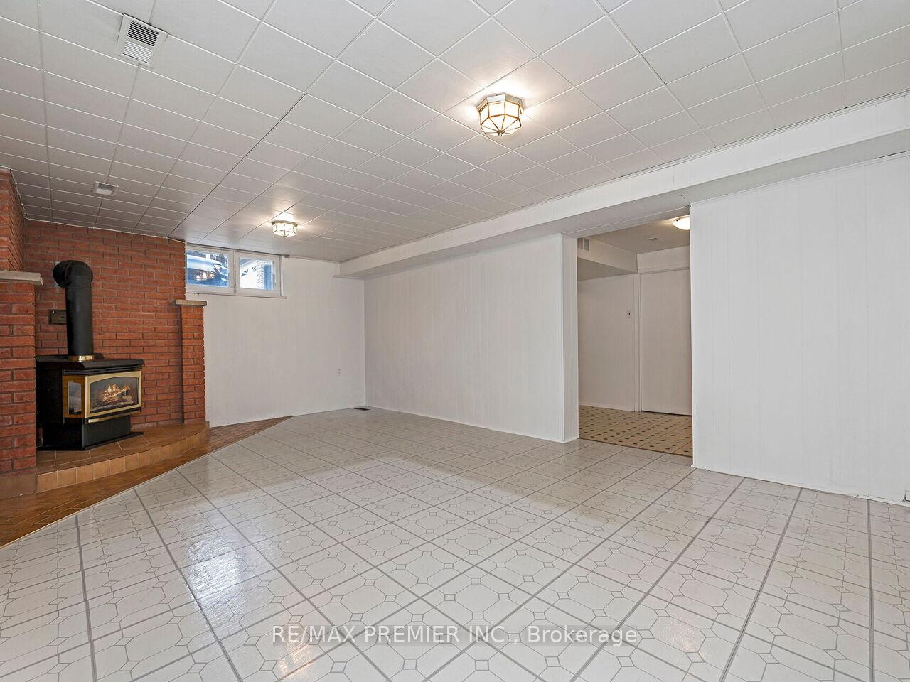 Photo 35 of 108 Thistle Down Boulevard, Etobicoke, Thistletown-Beaumonde Heights — HOMEH