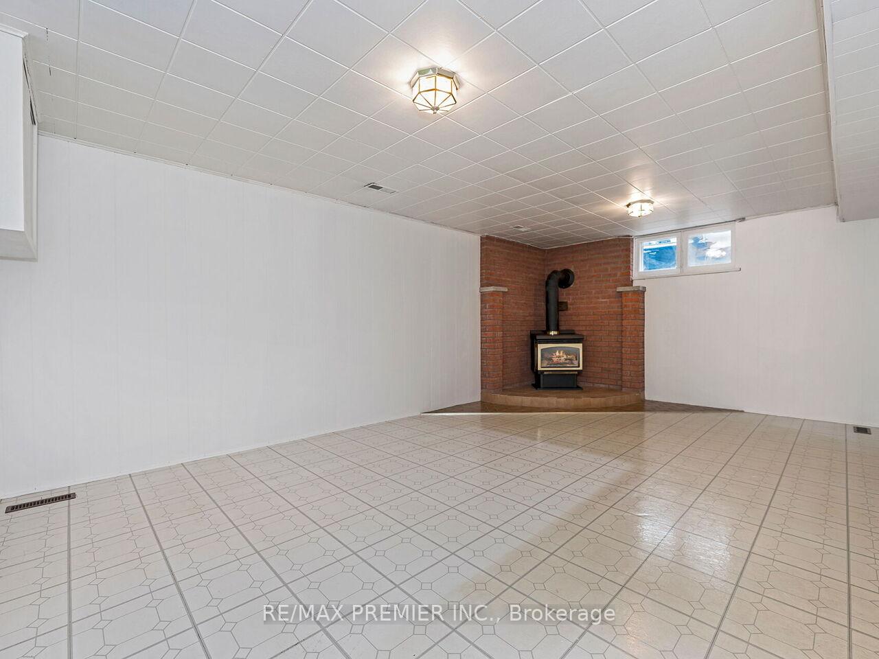 Photo 36 of 108 Thistle Down Boulevard, Etobicoke, Thistletown-Beaumonde Heights — HOMEH