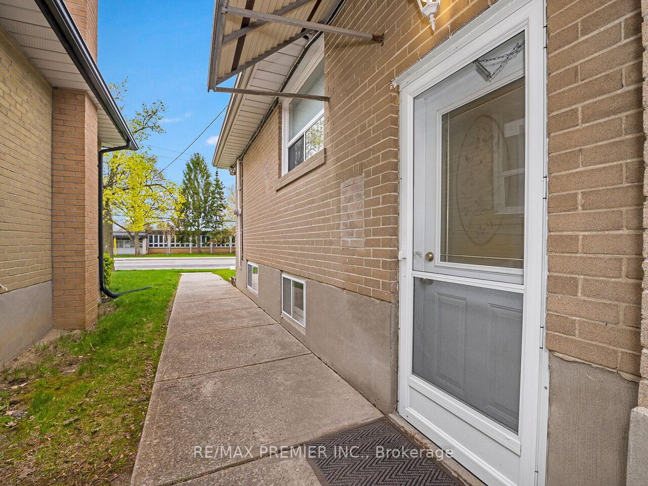 Photo 41 of 108 Thistle Down Boulevard, Etobicoke, Thistletown-Beaumonde Heights — HOMEH