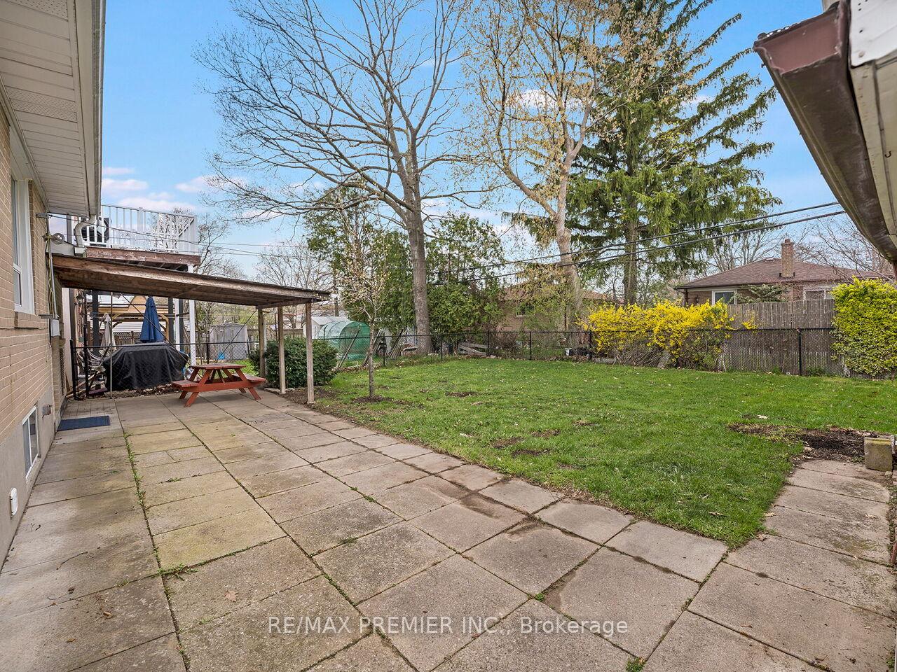 Photo 43 of 108 Thistle Down Boulevard, Etobicoke, Thistletown-Beaumonde Heights — HOMEH