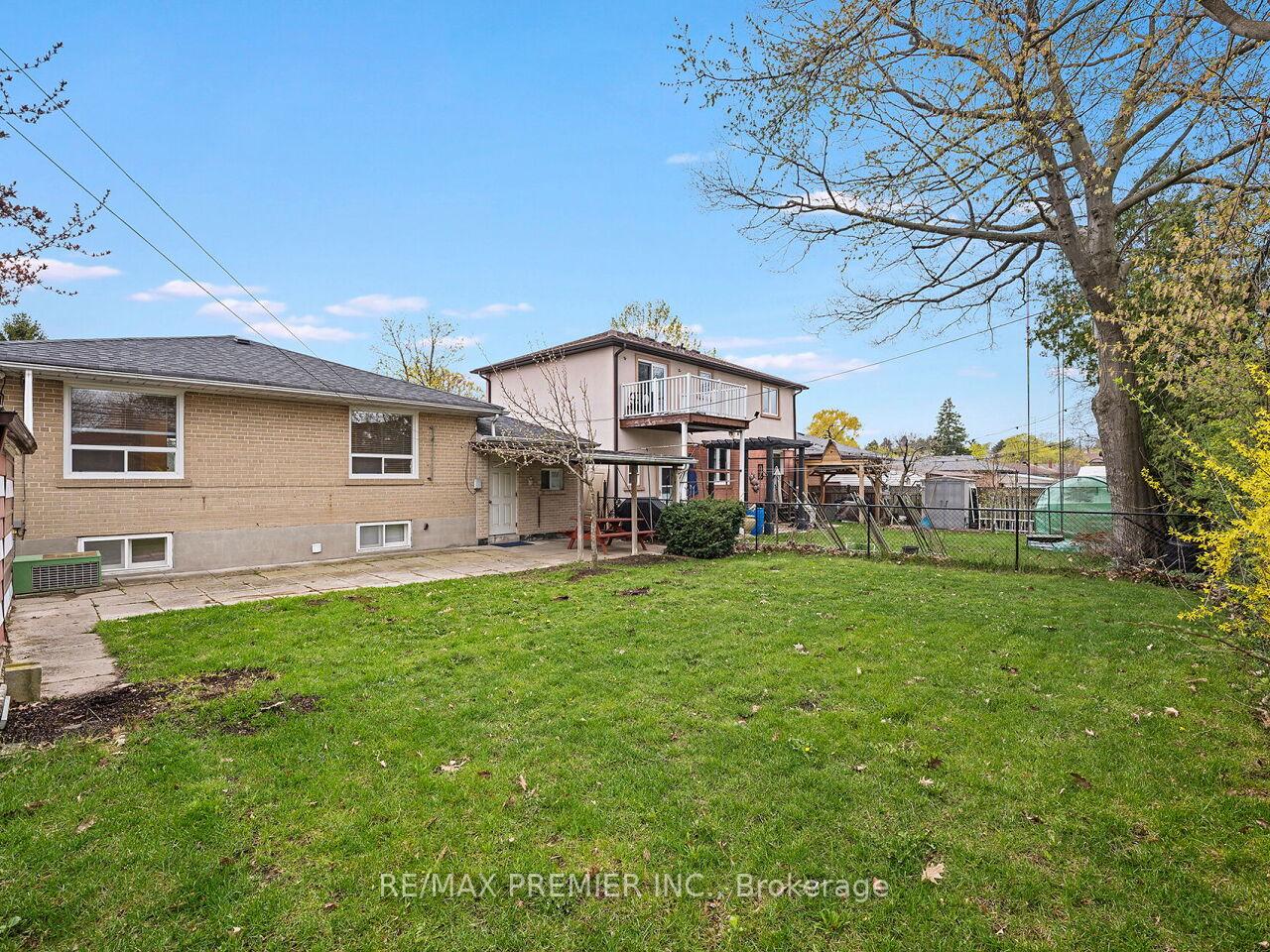 Photo 47 of 108 Thistle Down Boulevard, Etobicoke, Thistletown-Beaumonde Heights — HOMEH