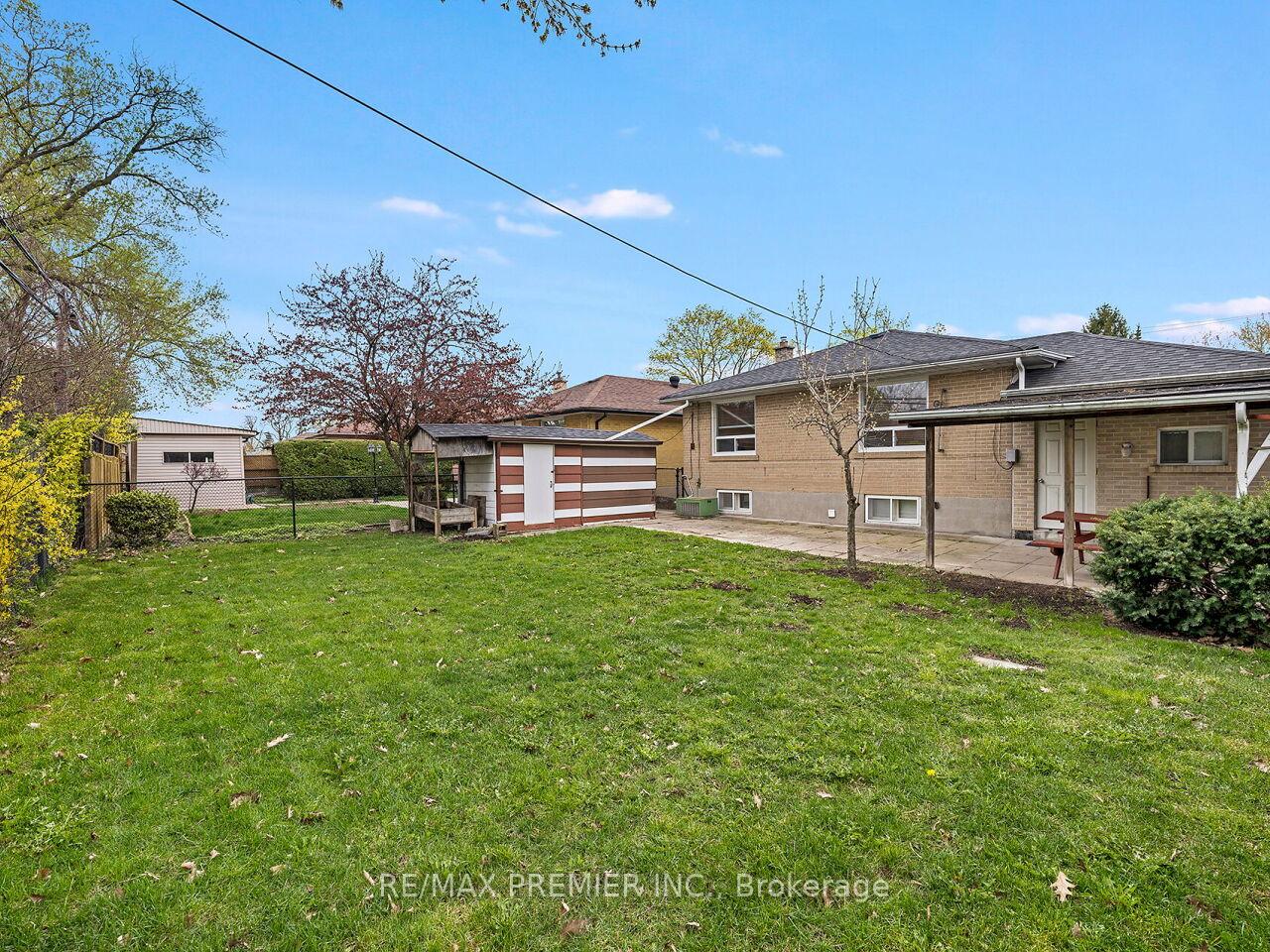 Photo 48 of 108 Thistle Down Boulevard, Etobicoke, Thistletown-Beaumonde Heights — HOMEH