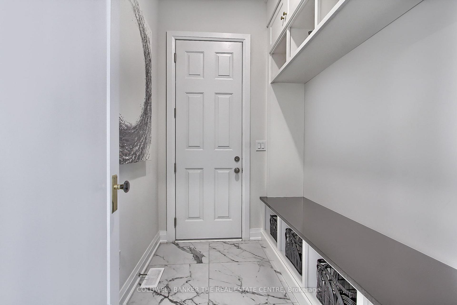 Photo 9 of 92 Maple Fields Circle, Aurora, Aurora Estates — HOMEH