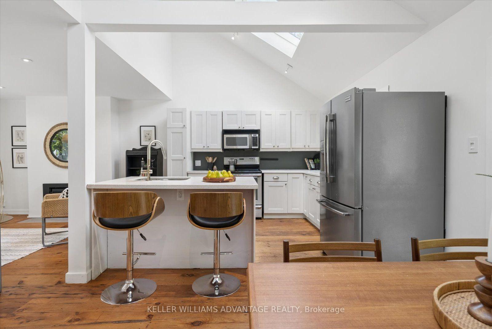 Photo 9 of 124 Glenwood Crescent, Toronto, O'Connor-Parkview — HOMEH
