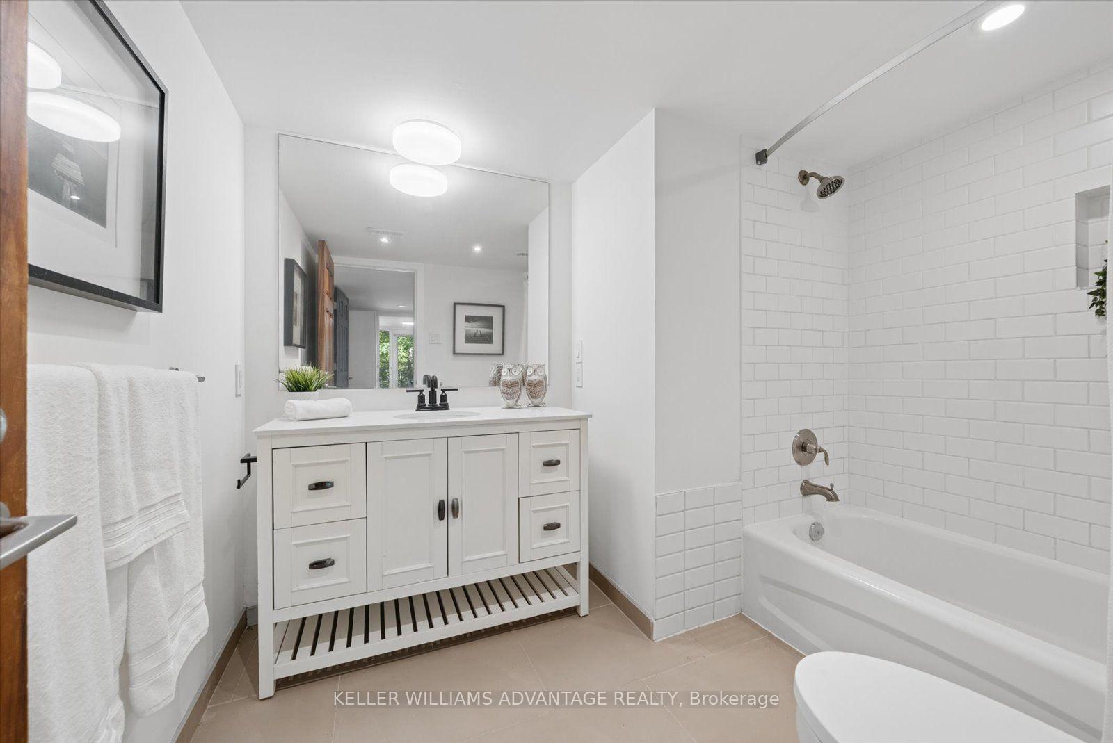 Photo 24 of 124 Glenwood Crescent, Toronto, O'Connor-Parkview — HOMEH
