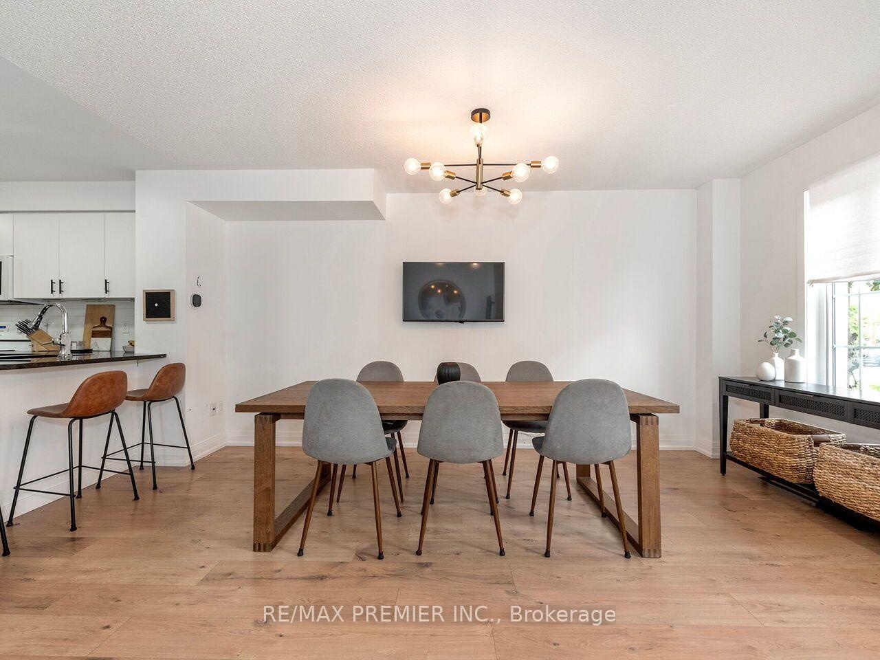 Photo 3 of 48 Odoardo Di Santo Circle, North York, Downsview-Roding-CFB — HOMEH