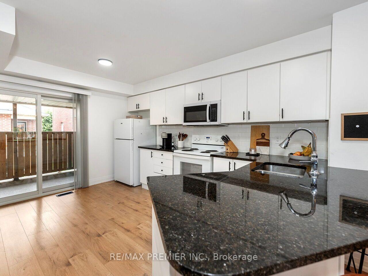 Photo 5 of 48 Odoardo Di Santo Circle, North York, Downsview-Roding-CFB — HOMEH