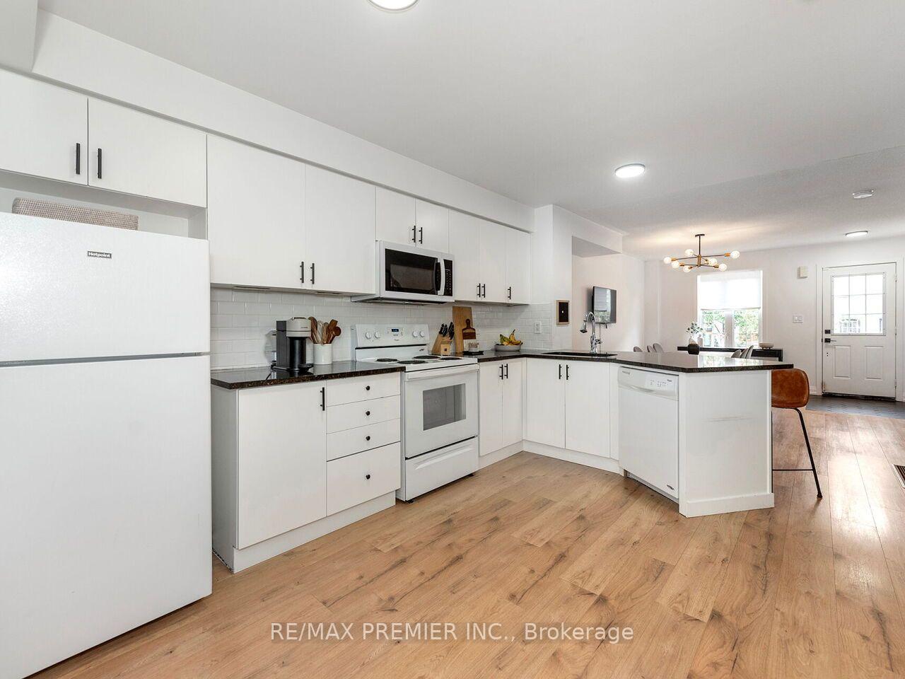 Photo 6 of 48 Odoardo Di Santo Circle, North York, Downsview-Roding-CFB — HOMEH
