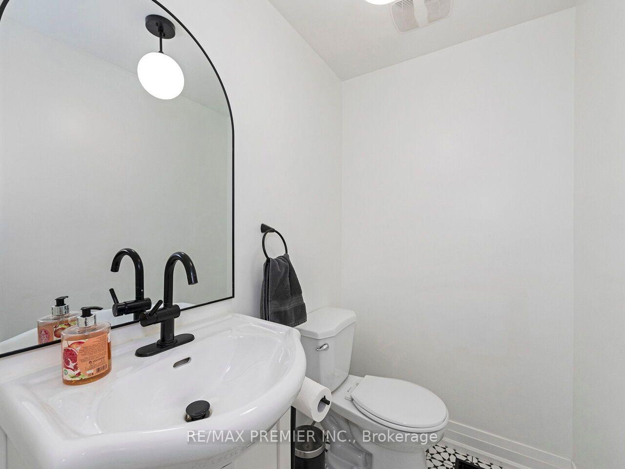 Photo 9 of 48 Odoardo Di Santo Circle, North York, Downsview-Roding-CFB — HOMEH