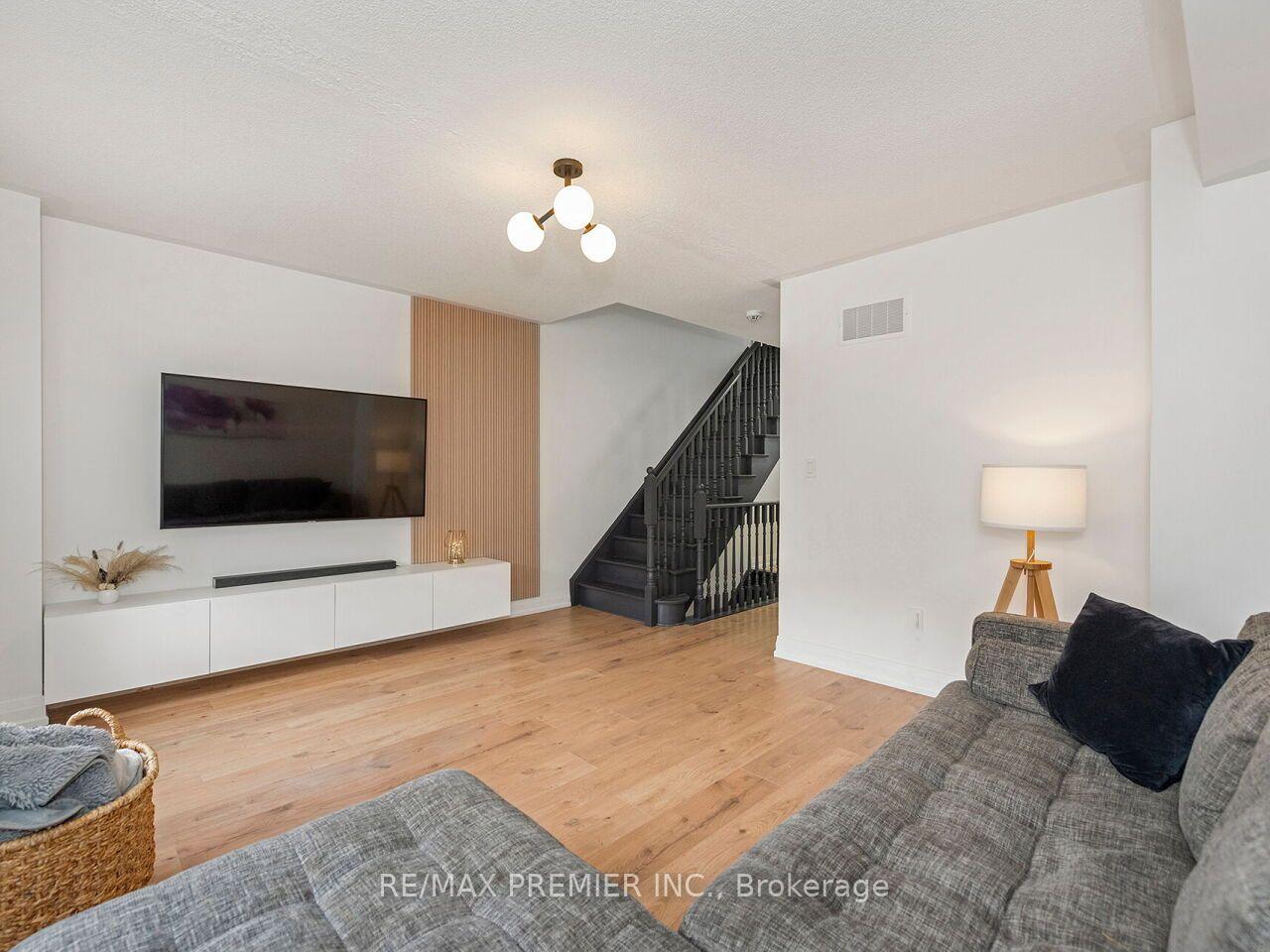 Photo 15 of 48 Odoardo Di Santo Circle, North York, Downsview-Roding-CFB — HOMEH