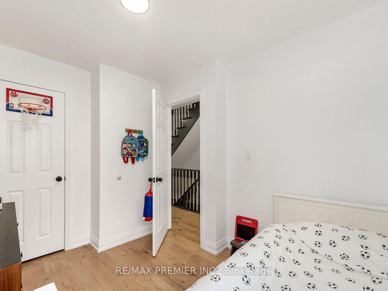 Photo 21 of 48 Odoardo Di Santo Circle, North York, Downsview-Roding-CFB — HOMEH