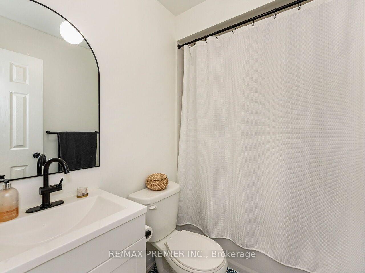 Photo 23 of 48 Odoardo Di Santo Circle, North York, Downsview-Roding-CFB — HOMEH