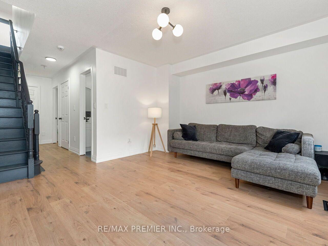 Photo 16 of 48 Odoardo Di Santo Circle, North York, Downsview-Roding-CFB — HOMEH