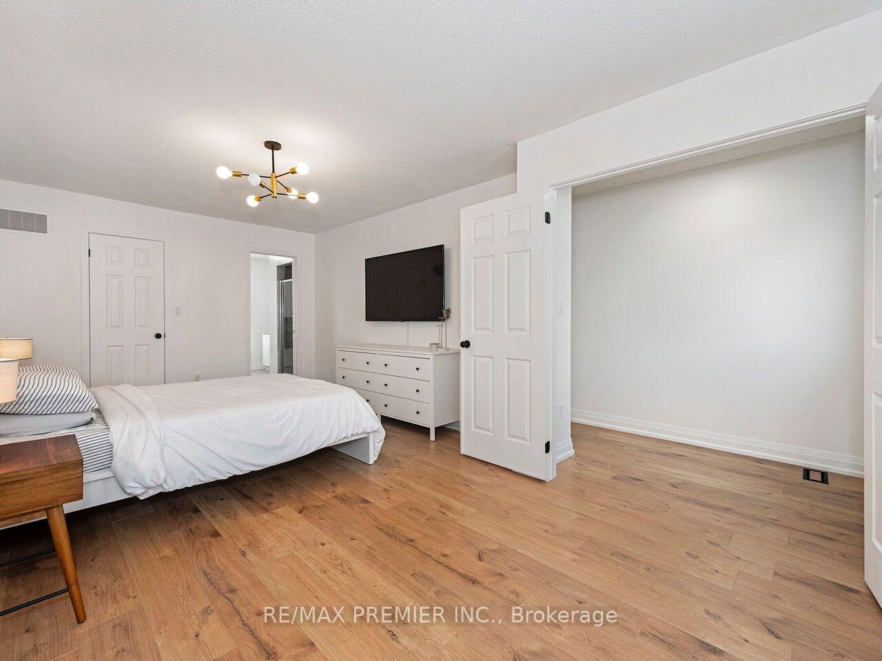 Photo 29 of 48 Odoardo Di Santo Circle, North York, Downsview-Roding-CFB — HOMEH