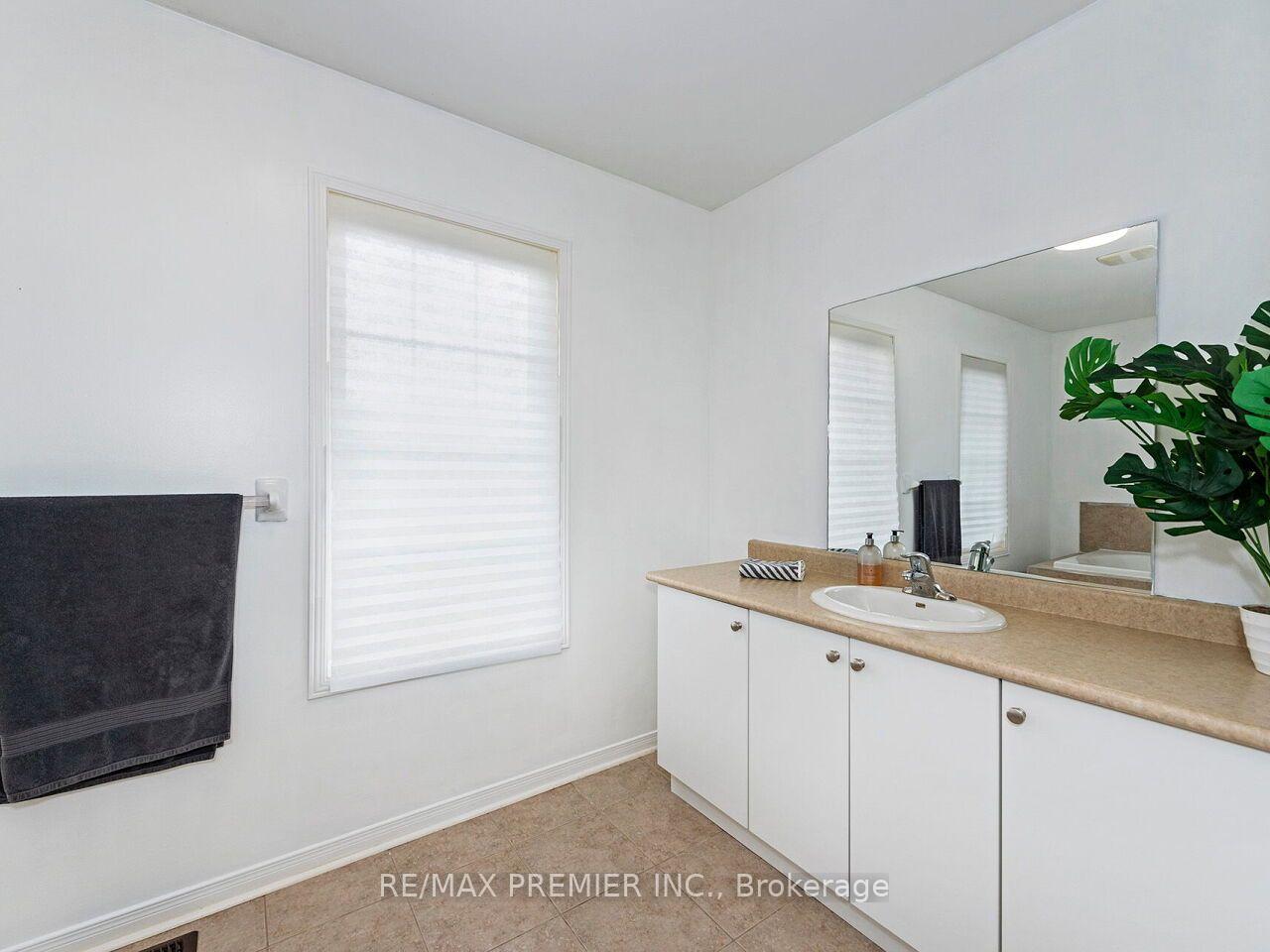 Photo 31 of 48 Odoardo Di Santo Circle, North York, Downsview-Roding-CFB — HOMEH