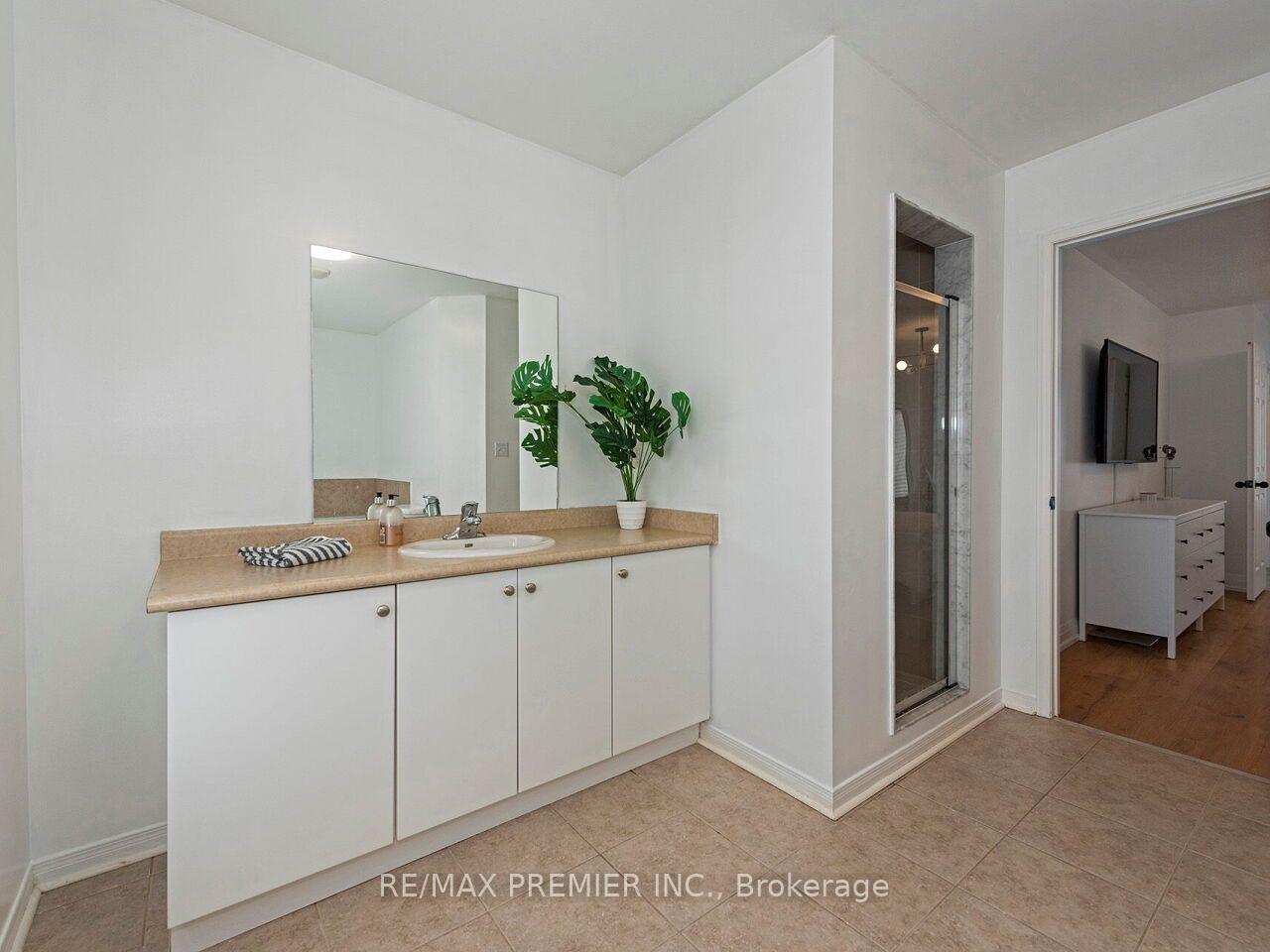 Photo 33 of 48 Odoardo Di Santo Circle, North York, Downsview-Roding-CFB — HOMEH