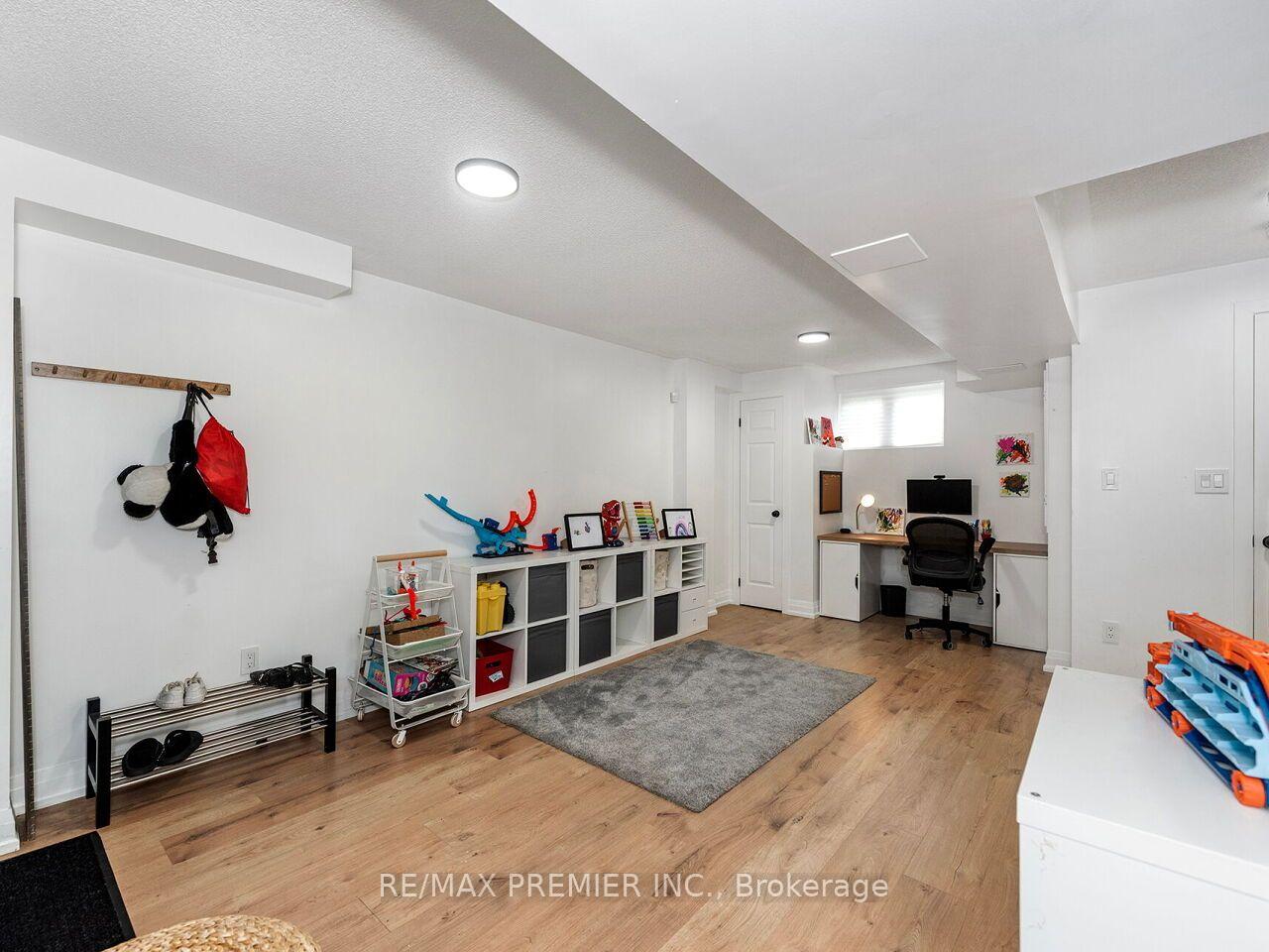 Photo 37 of 48 Odoardo Di Santo Circle, North York, Downsview-Roding-CFB — HOMEH