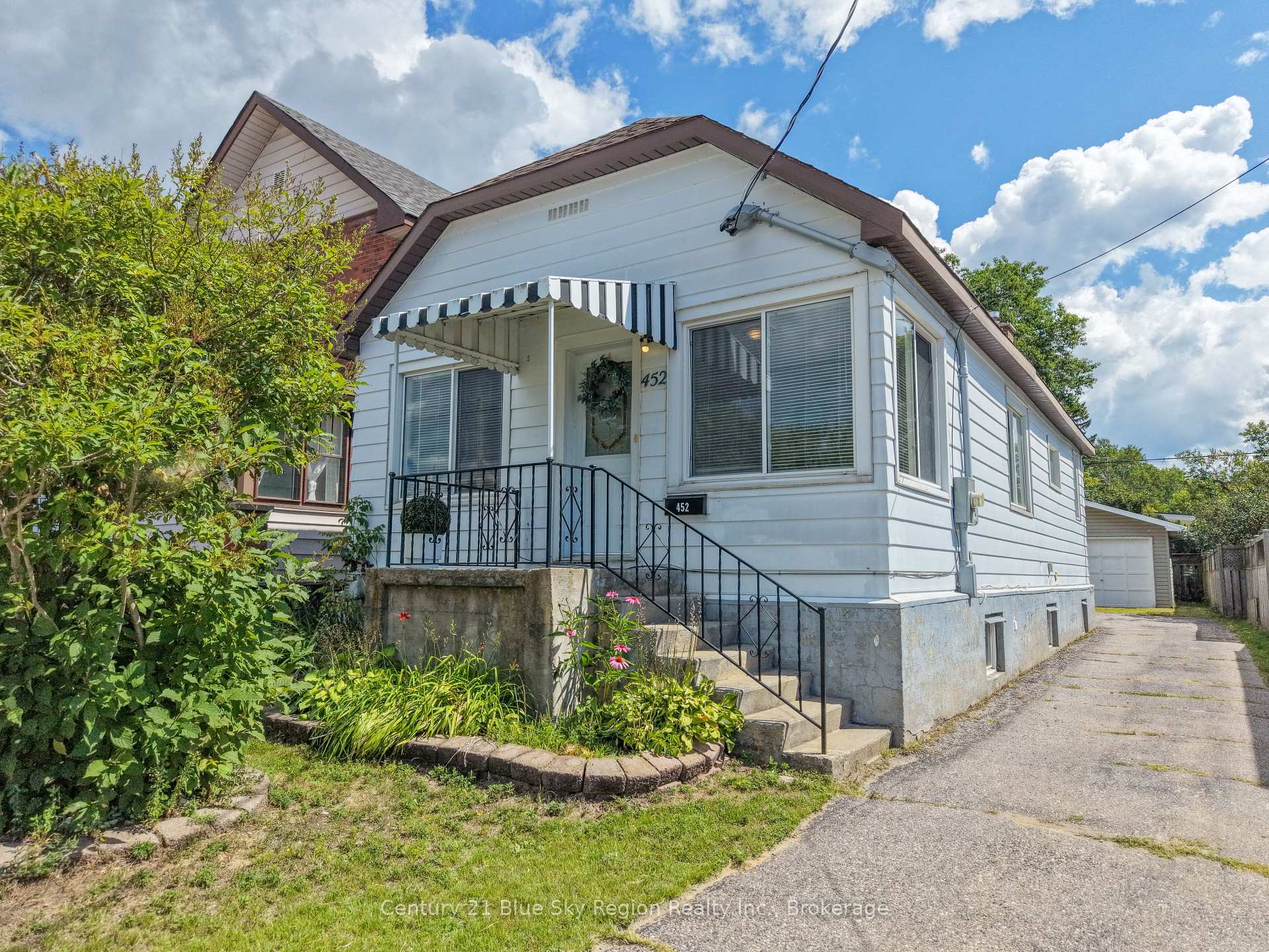 Front of 452 King Street W