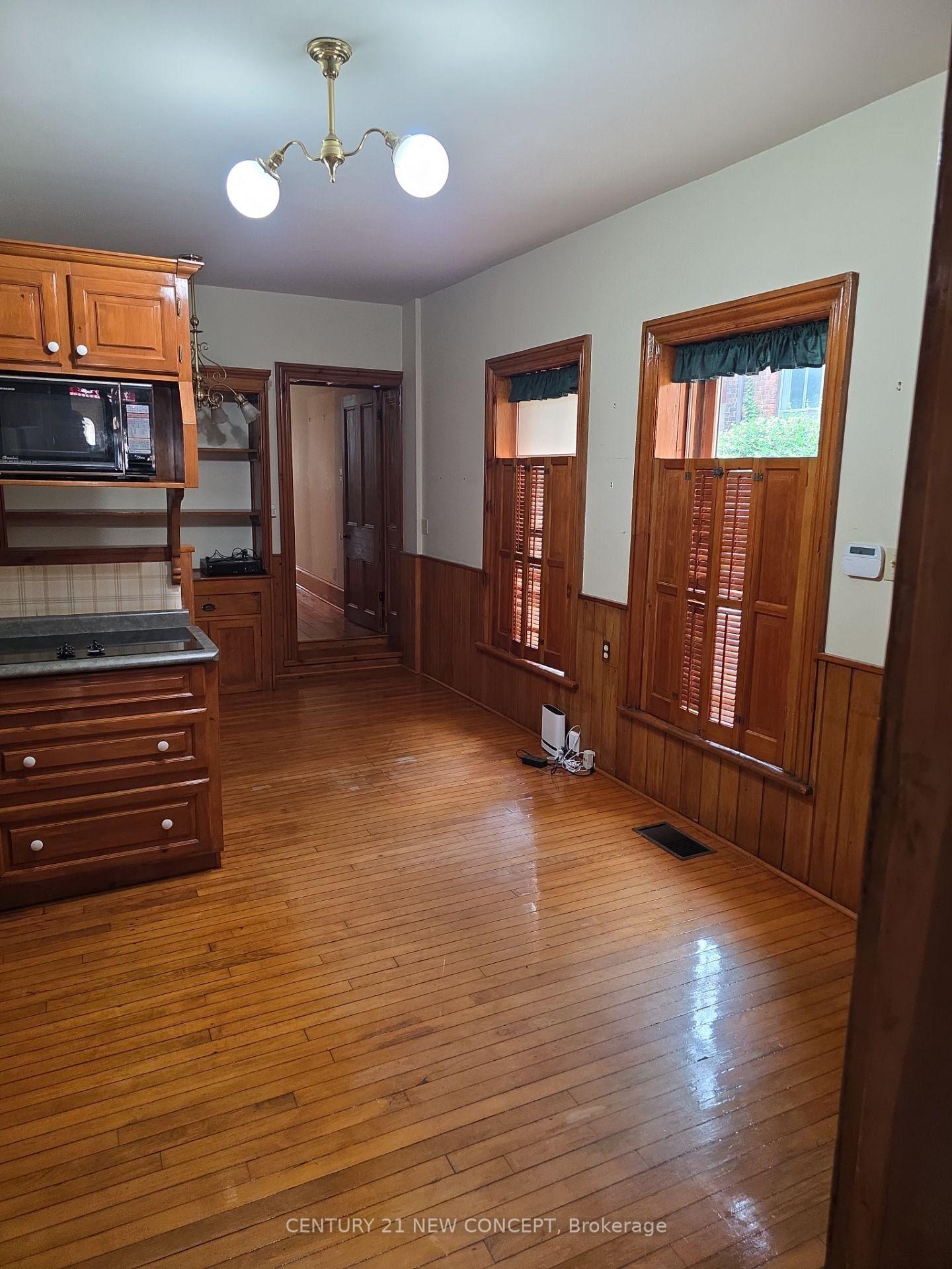Photo 13 of 123 Jackson Street W, Hamilton, Kirkendall — HOMEH