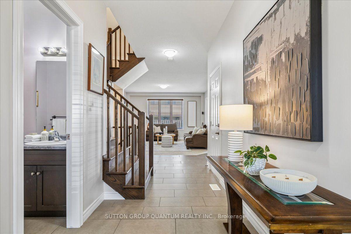Photo 4 of 92 Garinger Crescent, Hamilton, Binbrook — HOMEH