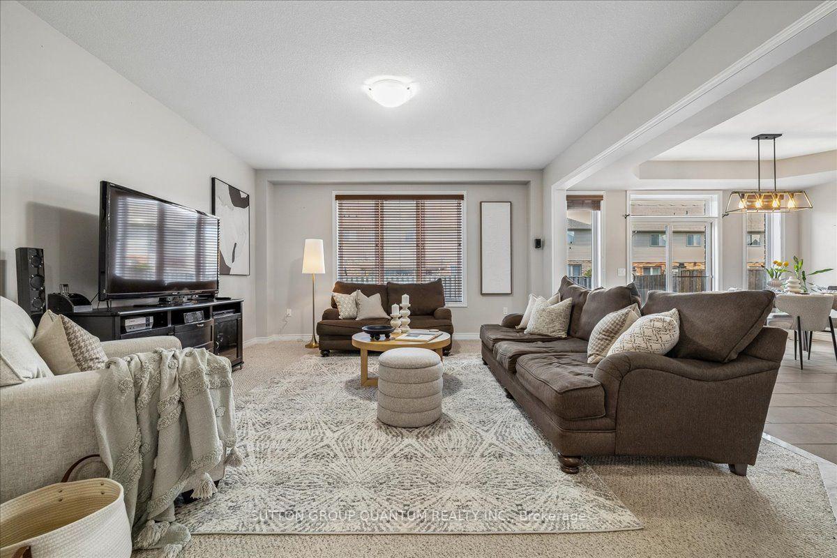 Photo 5 of 92 Garinger Crescent, Hamilton, Binbrook — HOMEH