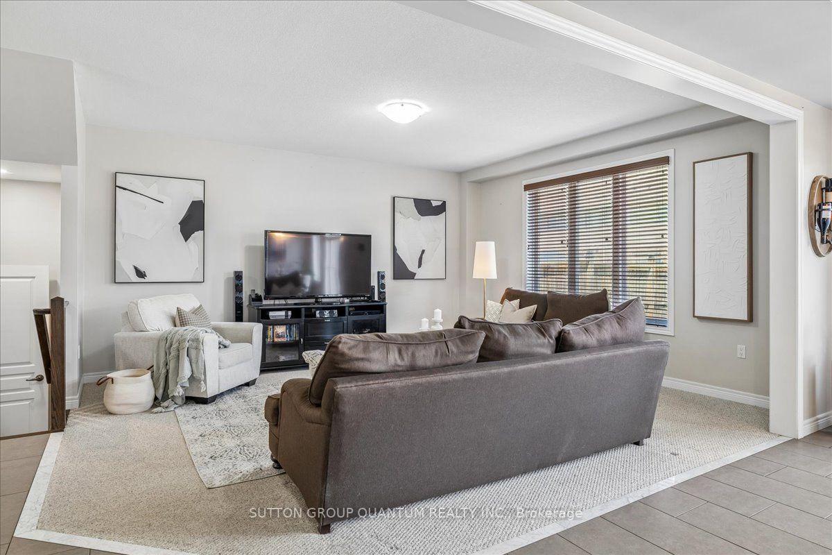 Photo 6 of 92 Garinger Crescent, Hamilton, Binbrook — HOMEH