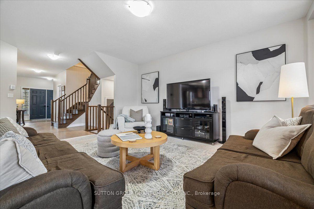 Photo 8 of 92 Garinger Crescent, Hamilton, Binbrook — HOMEH