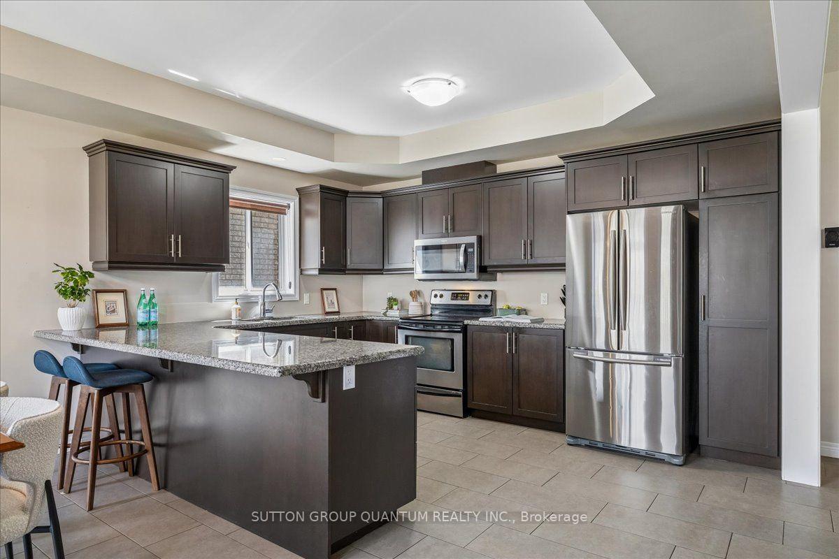 Photo 12 of 92 Garinger Crescent, Hamilton, Binbrook — HOMEH