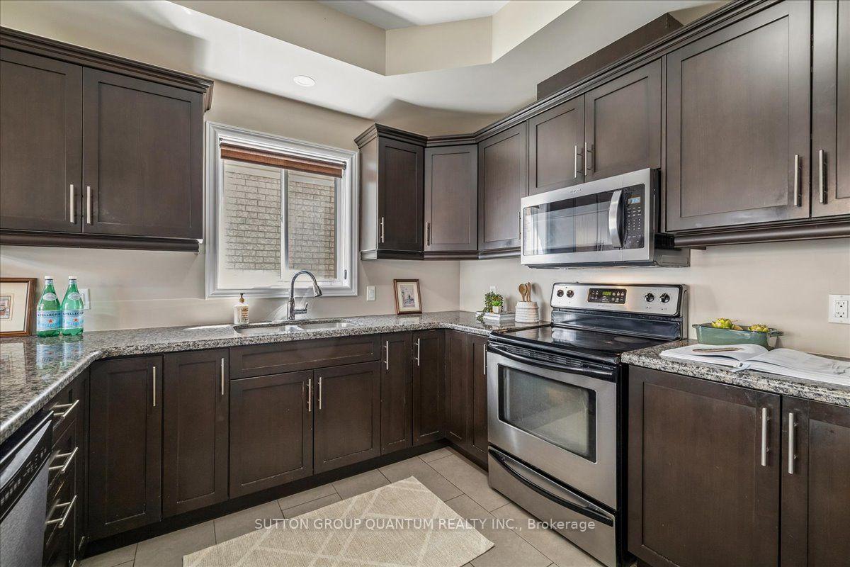 Photo 13 of 92 Garinger Crescent, Hamilton, Binbrook — HOMEH
