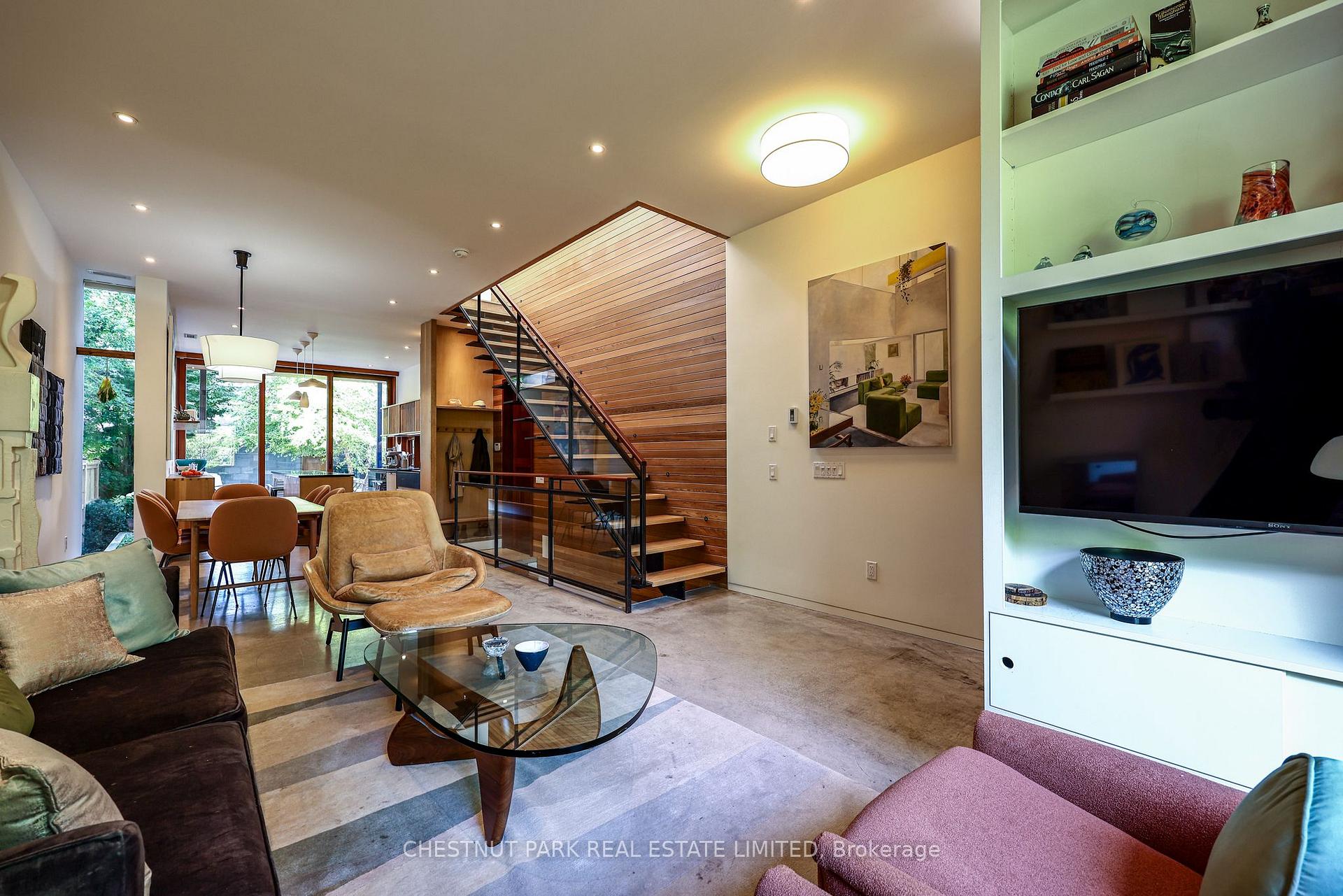 Photo 4 of 924 Manning Avenue, Toronto, The Annex — HOMEH