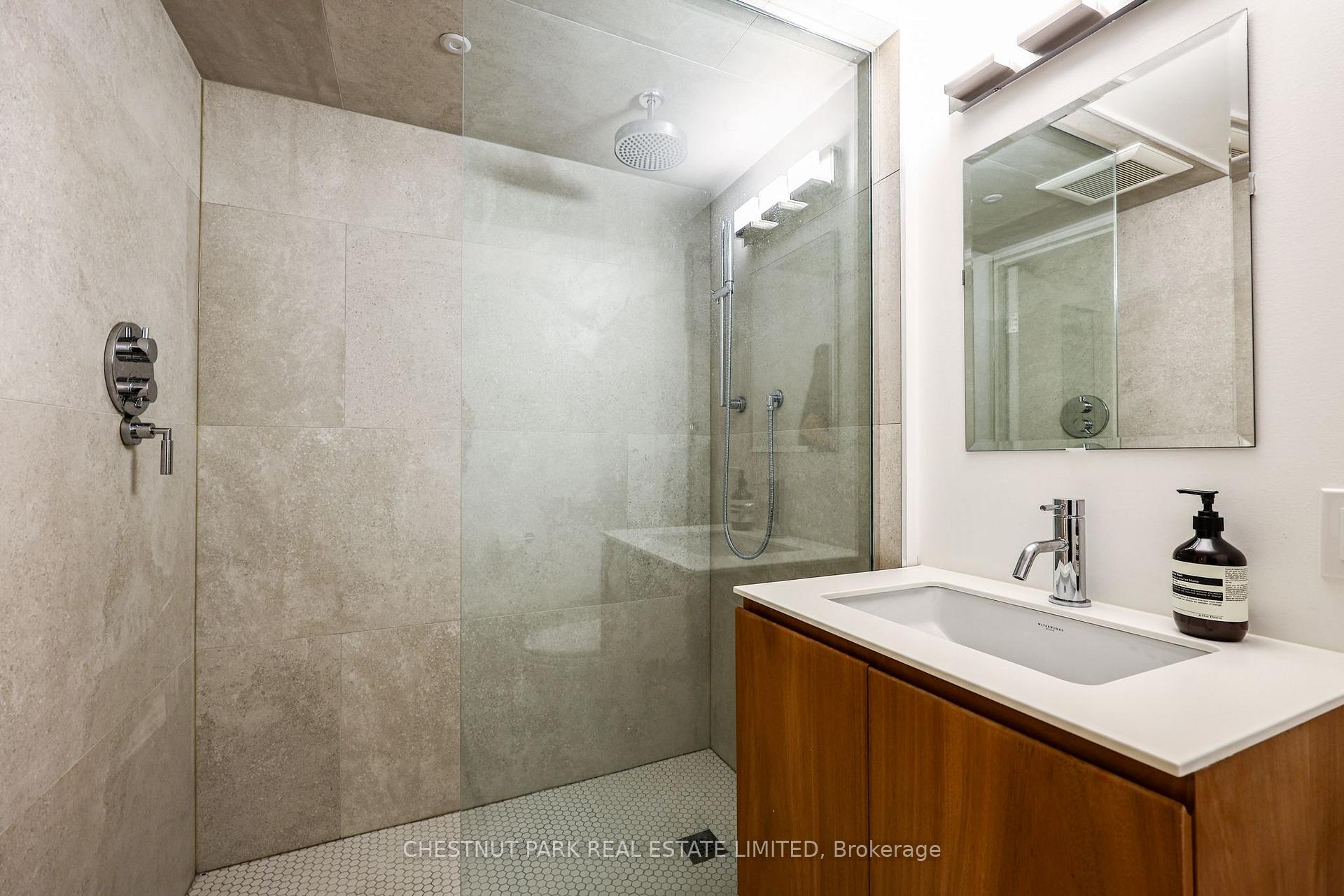 Photo 35 of 924 Manning Avenue, Toronto, The Annex — HOMEH
