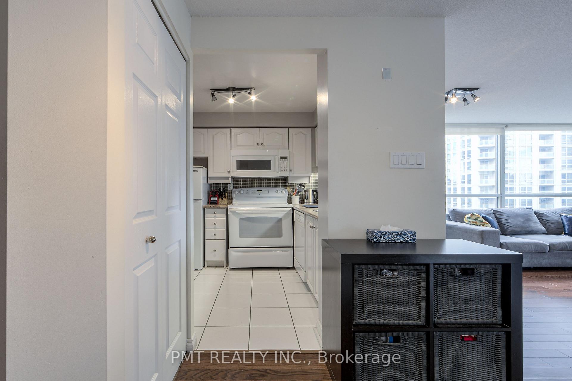 Photo 5 of Unit 1511, 736 Bay Street, Toronto, Bay Street Corridor — HOMEH