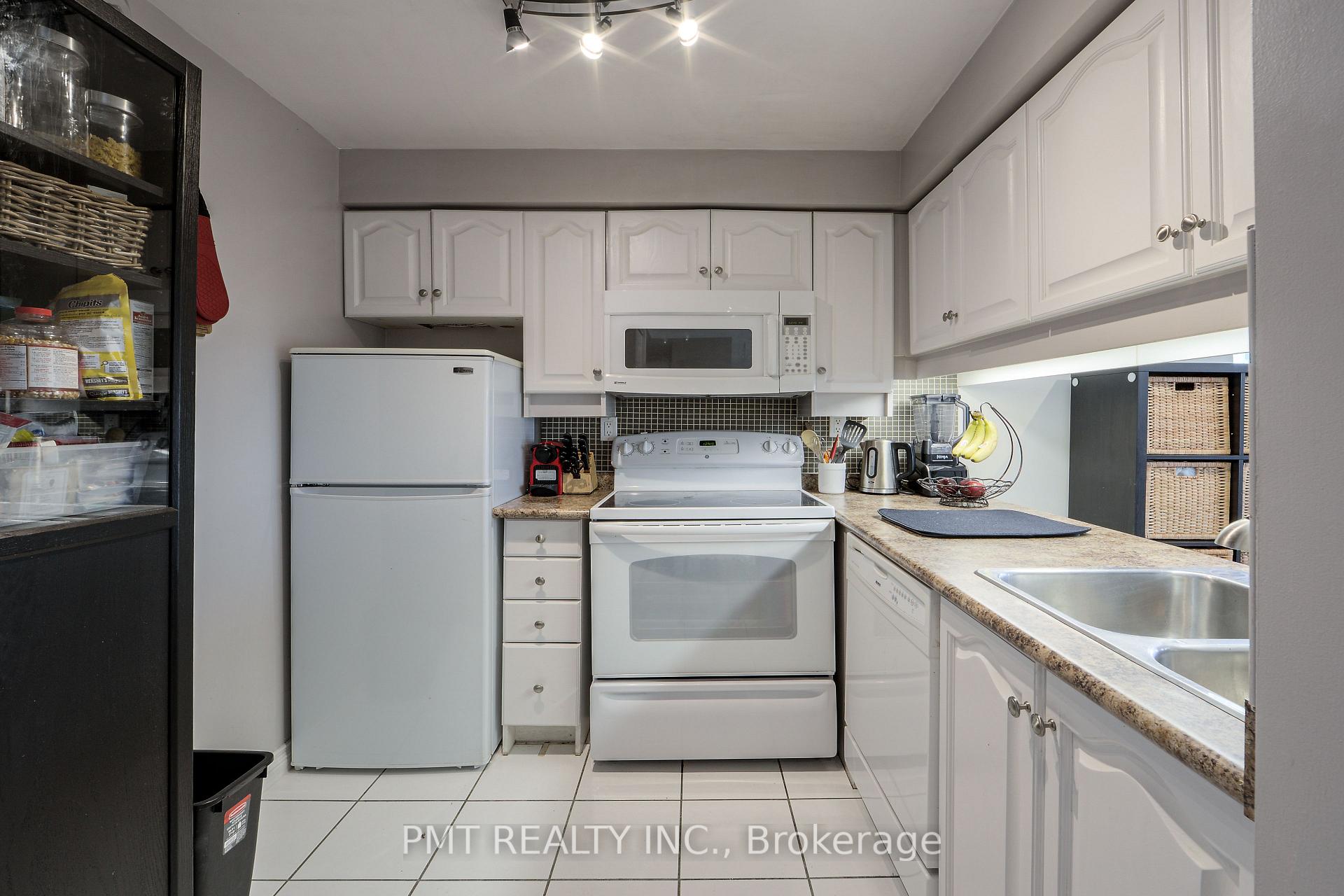 Photo 6 of Unit 1511, 736 Bay Street, Toronto, Bay Street Corridor — HOMEH