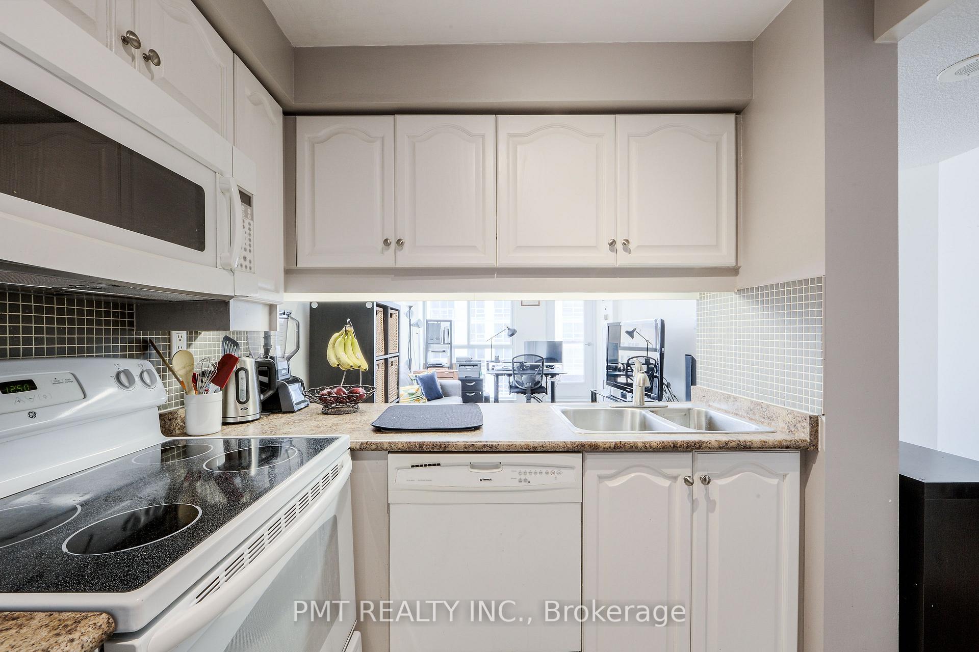 Photo 8 of Unit 1511, 736 Bay Street, Toronto, Bay Street Corridor — HOMEH