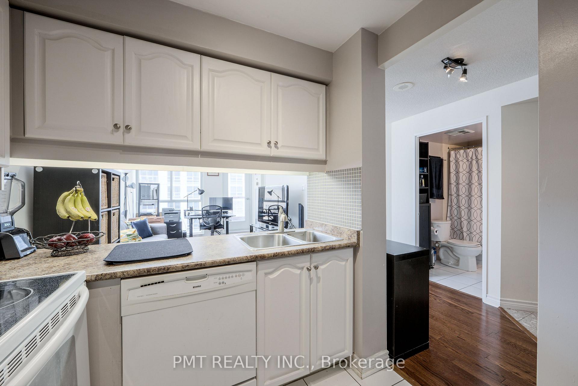 Photo 9 of Unit 1511, 736 Bay Street, Toronto, Bay Street Corridor — HOMEH