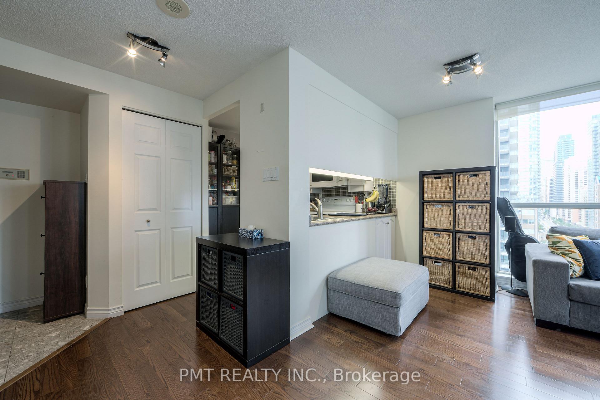 Photo 11 of Unit 1511, 736 Bay Street, Toronto, Bay Street Corridor — HOMEH