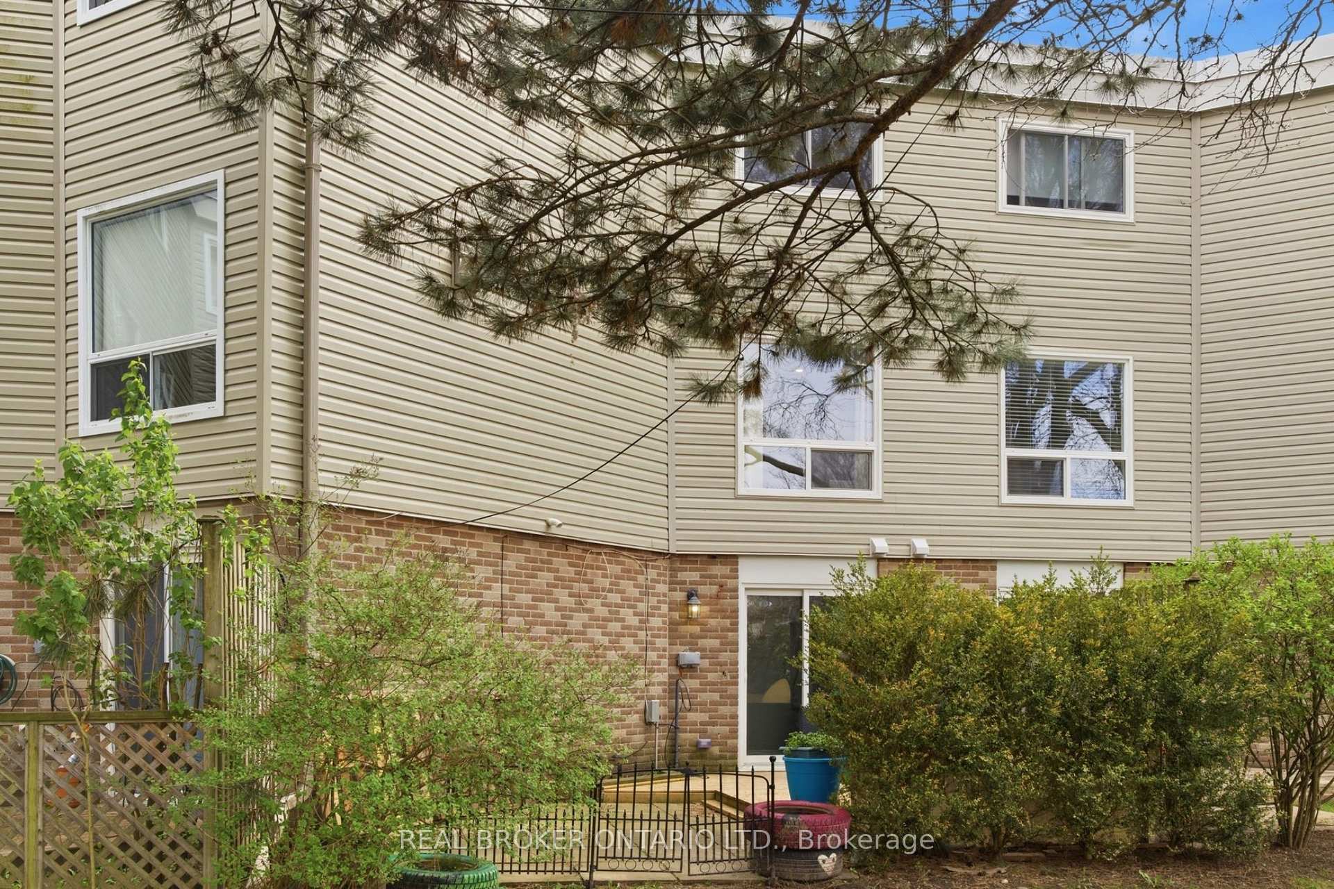 Photo 39 of Unit 46, 60 Elmsdale Drive, Kitchener, Laurentian Hills — HOMEH