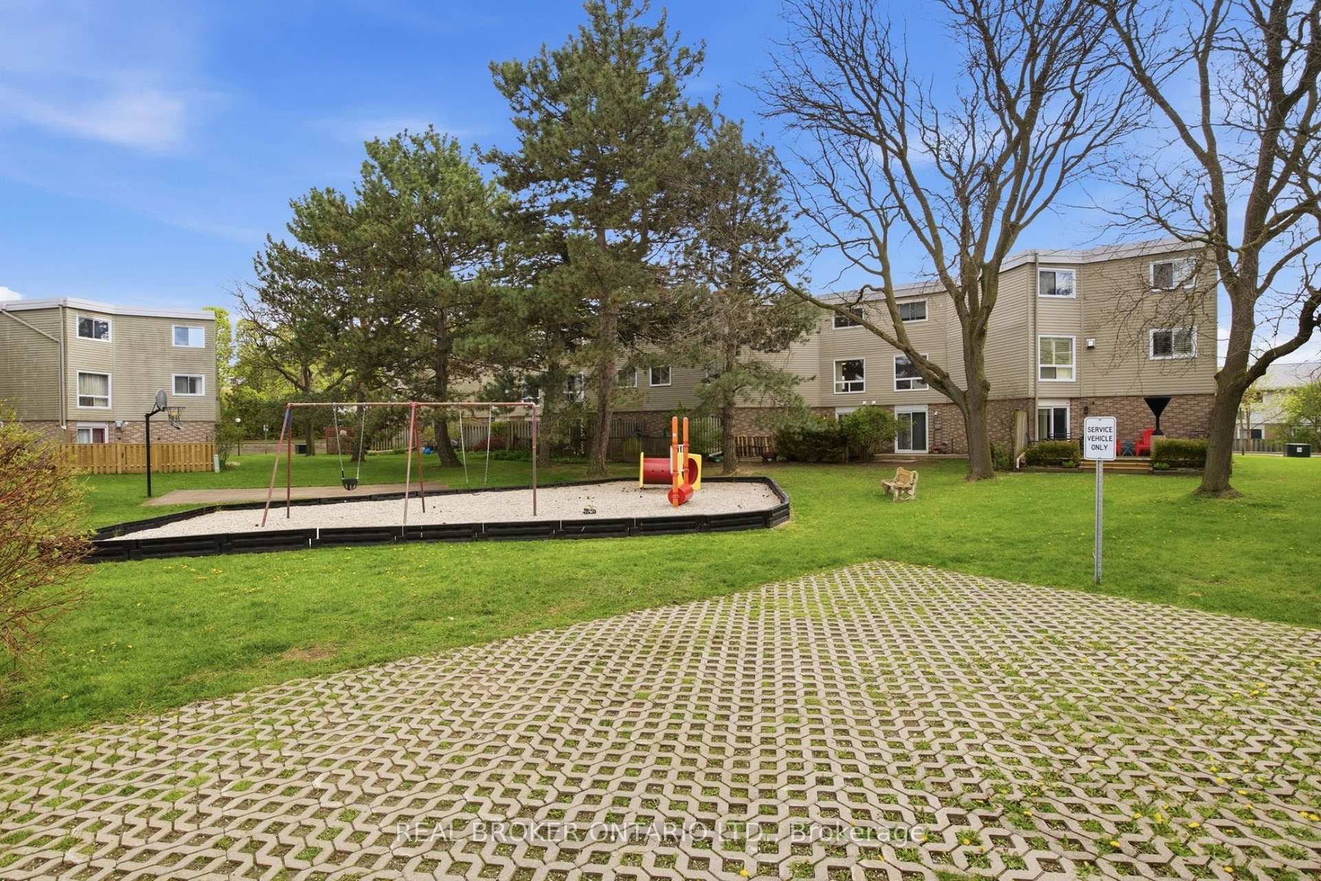 Photo 42 of Unit 46, 60 Elmsdale Drive, Kitchener, Laurentian Hills — HOMEH