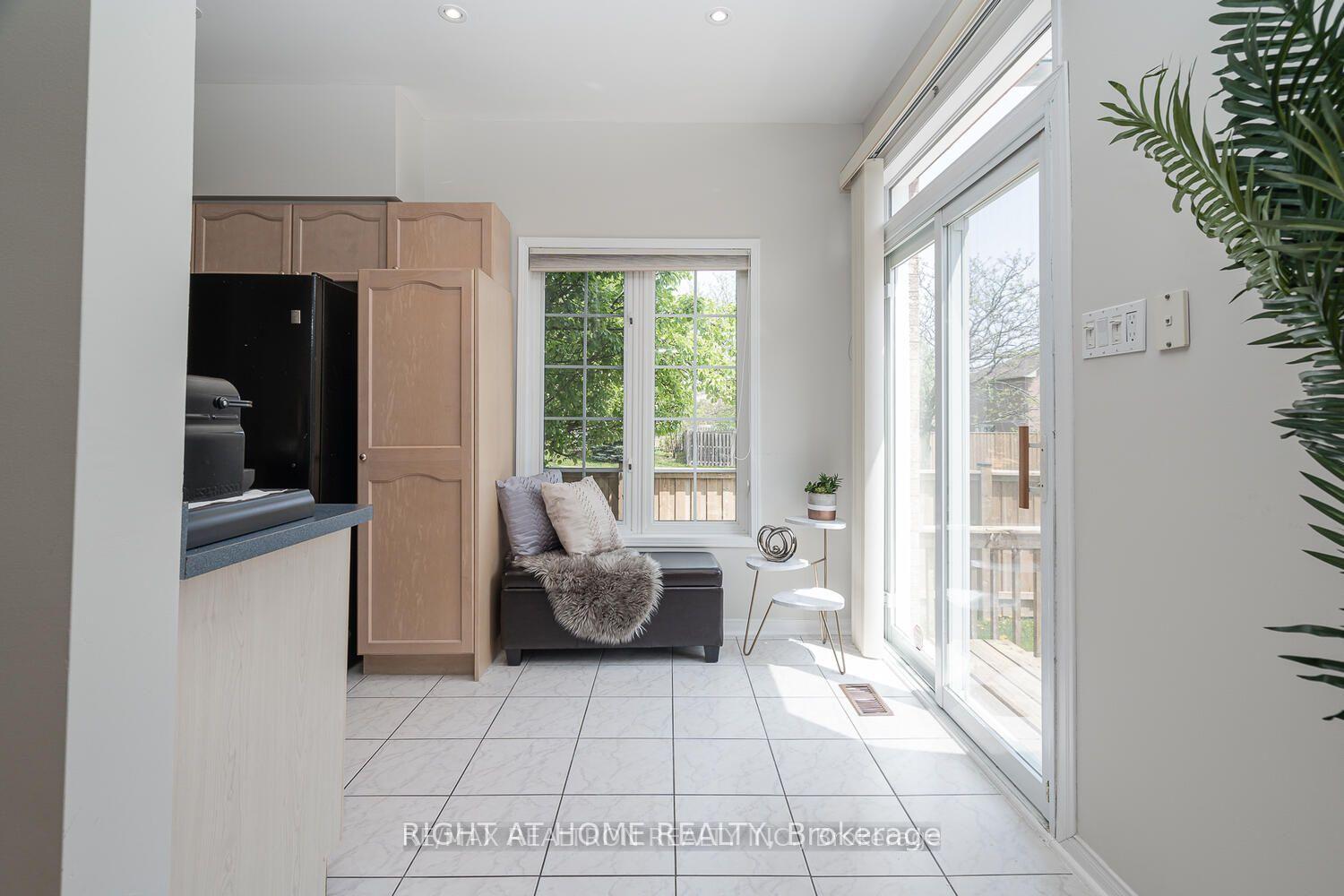 Photo 12 of 1 Ridgeway Court, Vaughan, Maple — HOMEH