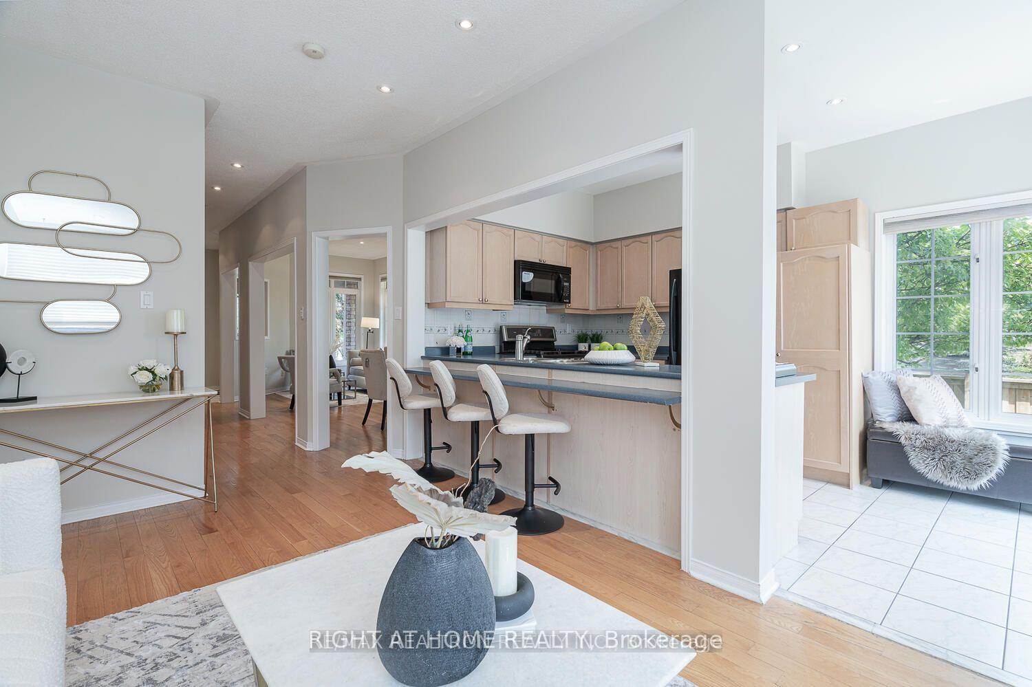 Photo 18 of 1 Ridgeway Court, Vaughan, Maple — HOMEH