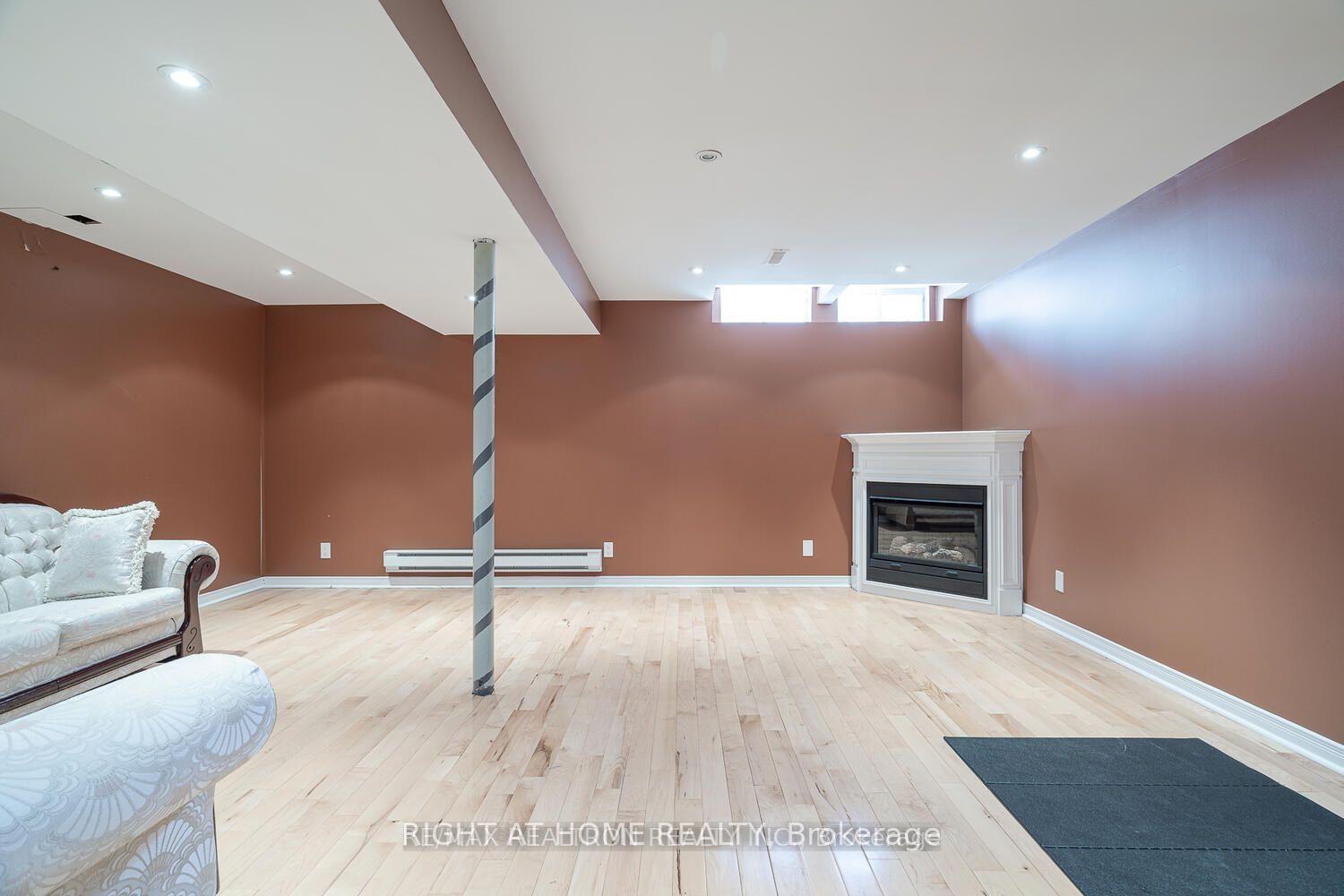 Photo 46 of 1 Ridgeway Court, Vaughan, Maple — HOMEH