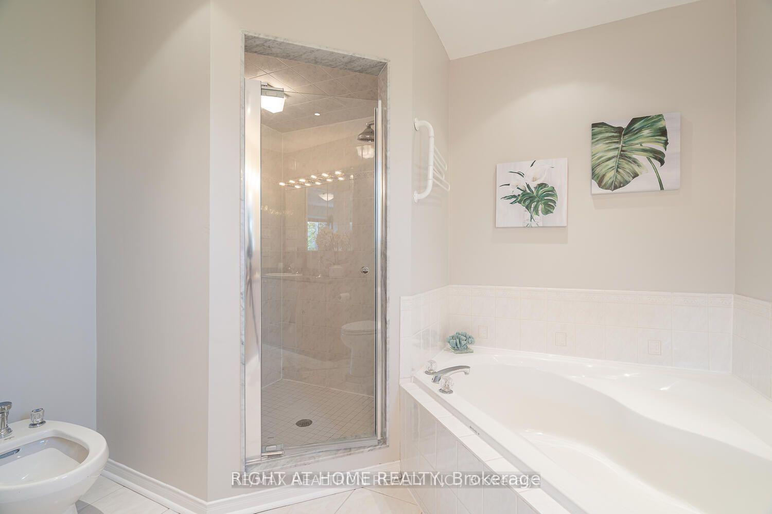 Photo 60 of 1 Ridgeway Court, Vaughan, Maple — HOMEH