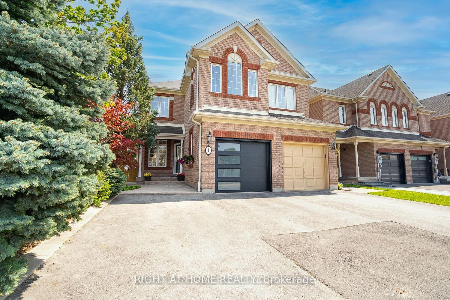 Photo 4 of 1 Ridgeway Court, Vaughan, Maple — HOMEH